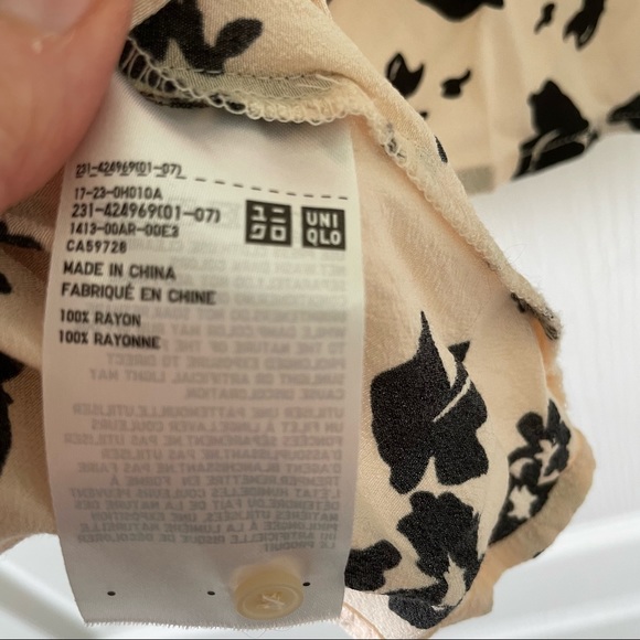 Floral blouse from Uniqlo - Picture 5 of 6